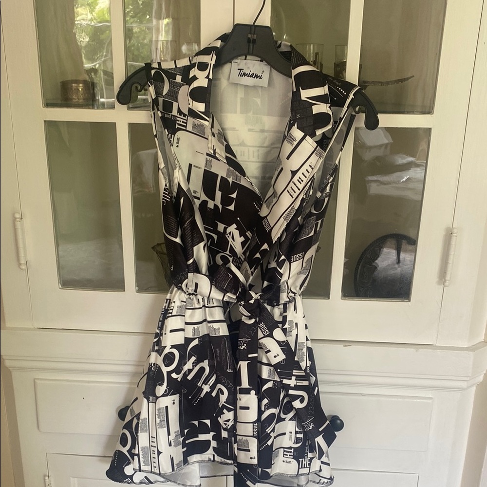 Torrid Monochrome Graphic Wrap Top